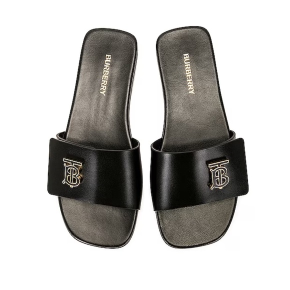 BURBERRY
Sloane Flat Sandal in Black
Box & Dust Bag Included
Size: EU 38.5 US 8 - Picture 1 of 4